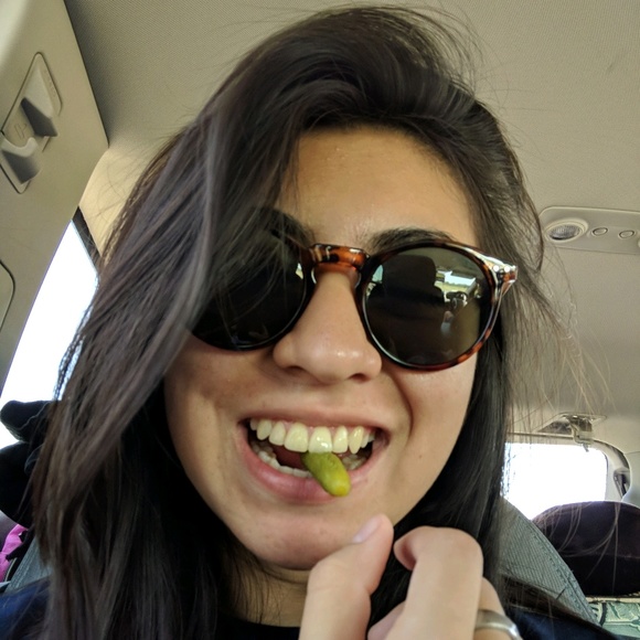 Meet your Posher, Karina - Picture 1 of 1